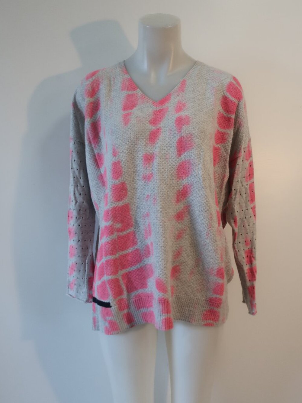 Womens Lisa Todd Gray, Pink V-Neck Sweater L
